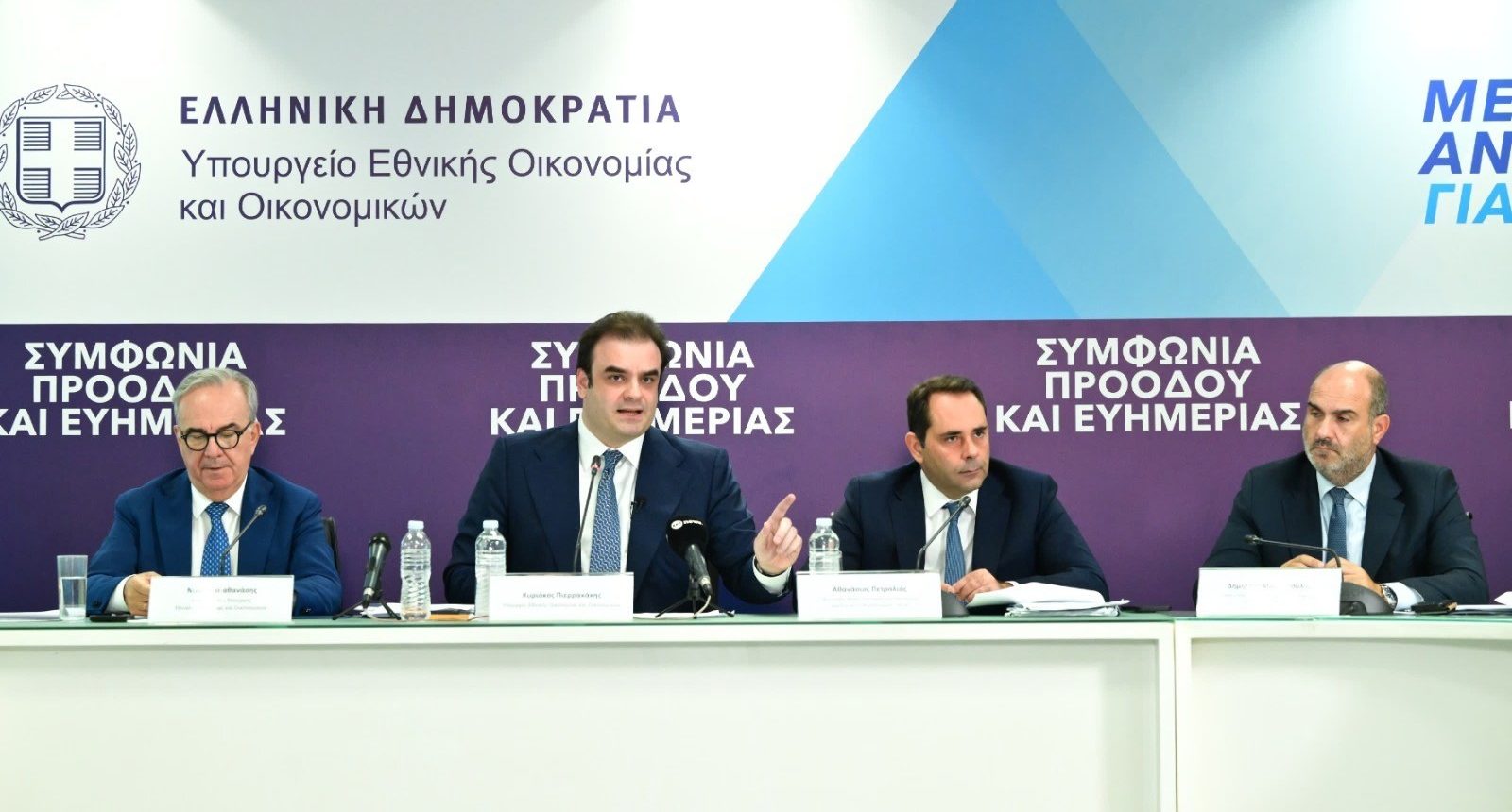 Στεγαστικά μέτρα, χρηματοδότηση ΜμΕ και επενδύσεις 16,7 δισ. ευρώ στο πακέτο της κυβέρνησης