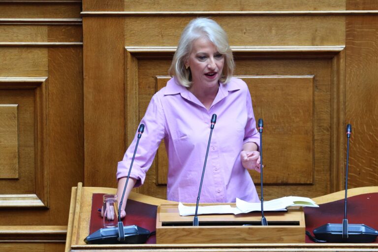 Ρένα Δούρου: «Καθαρές κουβέντες» απέναντι στην ακροδεξιά και απαντήσεις για την εξωτερική πολιτική