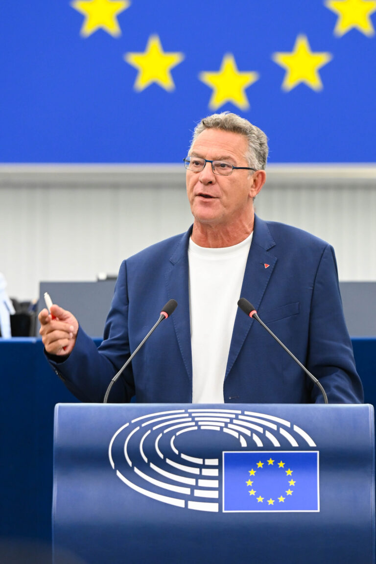 Κριτική Αρβανίτη στη φον ντερ Λάιεν για την πολιτική της ΕΕ
