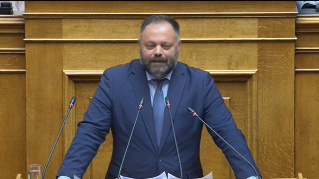 Σπύρος Τσιρώνης: Επίθεση στην κυβέρνηση για τον «νέο πατριωτισμό» και την αμυντική πολιτική