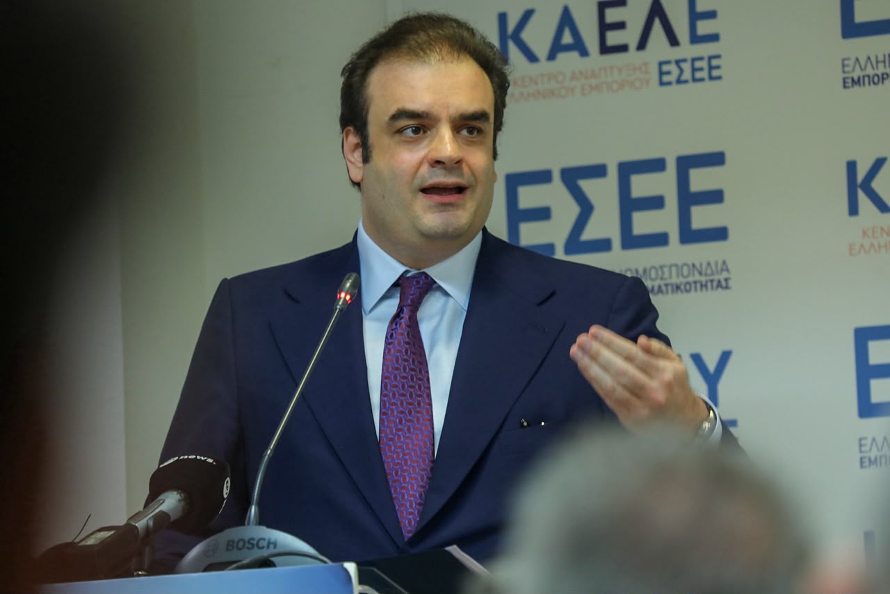 Πιερρακάκης: Προτεραιότητα η χρηματοδότηση και η μείωση των εμποδίων για τις εμπορικές επιχειρήσεις