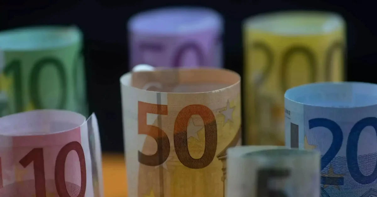 Μείωση προκαταβολής φόρου για επαγγελματίες με πτώση εισοδήματος άνω του 25%