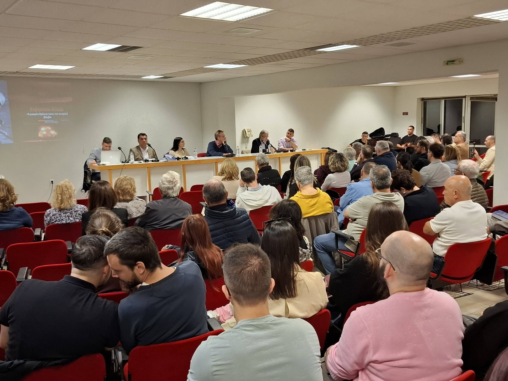 Εκρηκτικά Άτομα  του Γιώργου Κατσικογιώργου: Ο μακρύς δρόμος προς την ατομική βόμβα