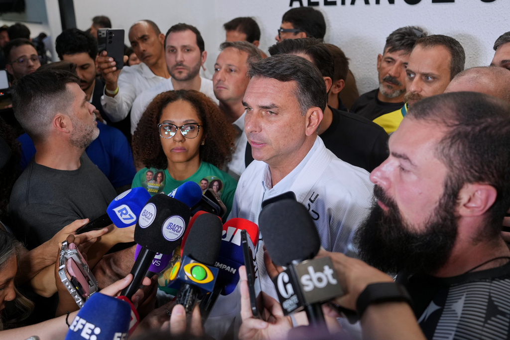 Ο Φλάβιο Μπολσονάρο δεν θα συμμετάσχει στο προεδρικό ντιμπέιτ του Globo