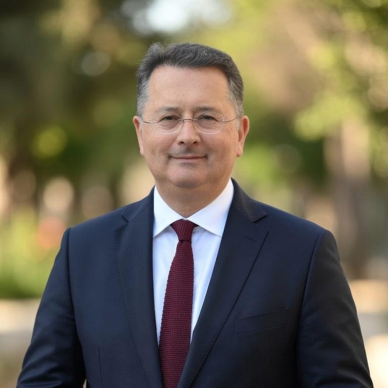 Πορτρέτο από το συνημμένο υλικό του δελτίου Τύπου